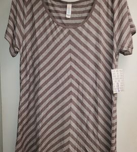 Large Lularoe Classic Tee